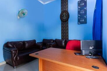 فندق Oyo 2923 Lavenia Kost 2