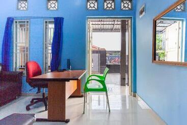 هتل Oyo 2923 Lavenia Kost 2