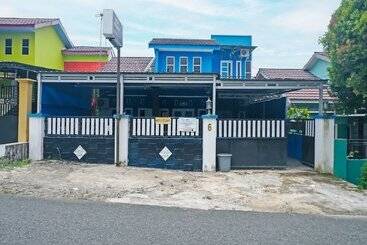 هتل Oyo 2954 Aulia Homestay