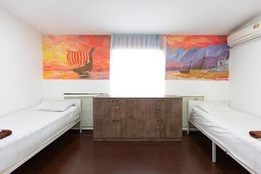 Light Hostel