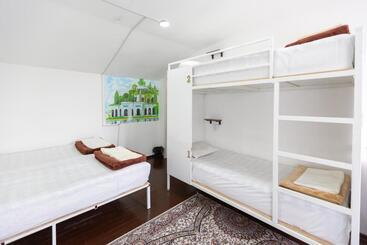 Light Hostel