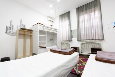 Light Hostel