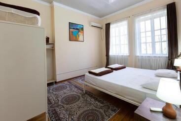 Light Hostel