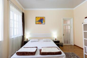 Light Hostel