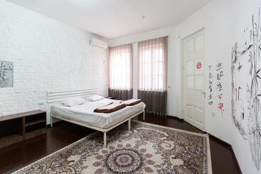 Light Hostel