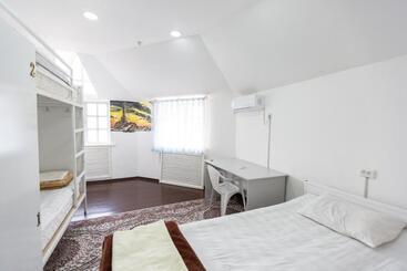 Light Hostel