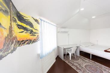 Light Hostel