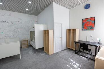 Light Hostel