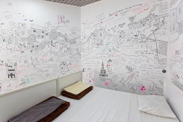 Light Hostel
