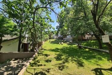 استراحتگاه Polonezköy Country Club & Accommodation In The Wildlife Park!