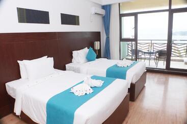 Sealong Bay Zhongqi Conifer Hotel 海龙湾中启康年酒店