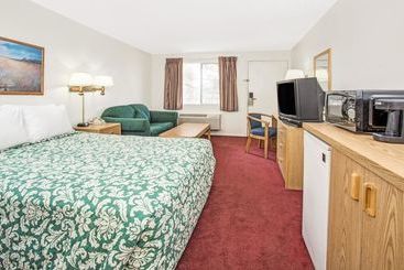هتل Knights Inn Aurora