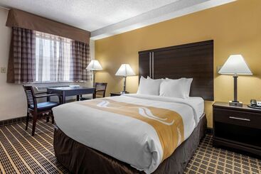 ホテル Quality Inn & Suites Warren