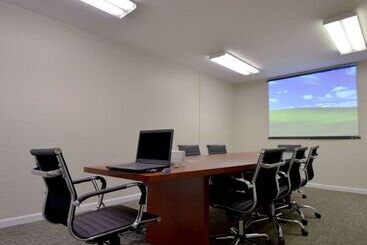 هتل Suburban Studios Melbourne Airport