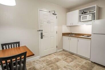 هتل Suburban Studios Melbourne Airport
