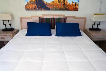 هتل Sugar Loaf Lodge
