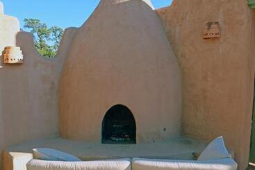 هتل Sugar Loaf Lodge