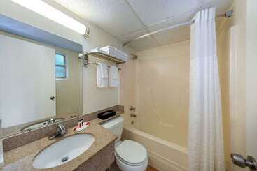 هتل Super 8 By Wyndham Bradenton Sarasota Area