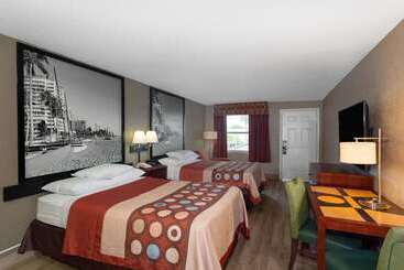 هتل Super 8 By Wyndham Bradenton Sarasota Area