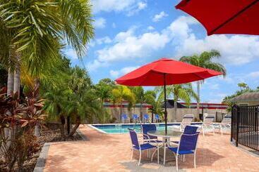 هتل Super 8 By Wyndham Bradenton Sarasota Area