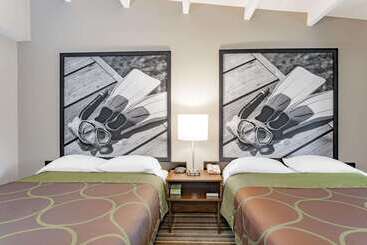 هتل Super 8 By Wyndham Melbourne