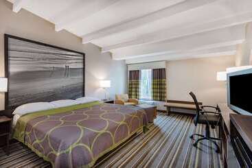 هتل Super 8 By Wyndham Melbourne