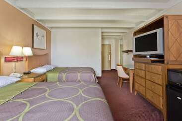 هتل Super 8 By Wyndham Melbourne