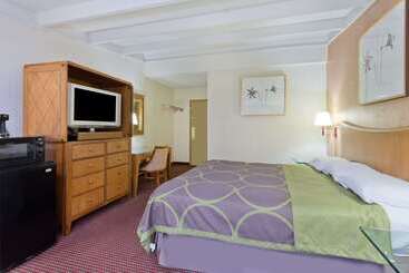 هتل Super 8 By Wyndham Melbourne