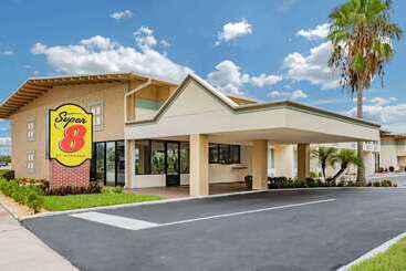 هتل Super 8 By Wyndham Melbourne