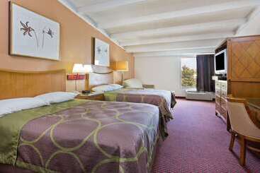 هتل Super 8 By Wyndham Melbourne