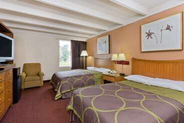 هتل Super 8 By Wyndham Melbourne
