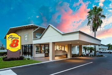 هتل Super 8 By Wyndham Melbourne