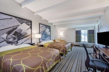 هتل Super 8 By Wyndham Melbourne