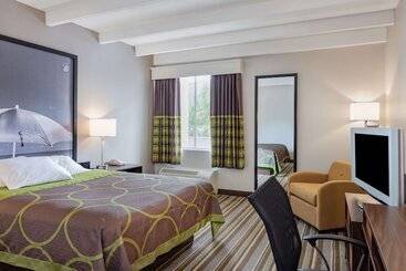 هتل Super 8 By Wyndham Melbourne