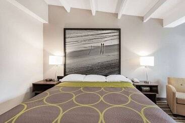 هتل Super 8 By Wyndham Melbourne