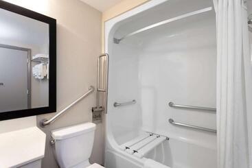 هتل Super 8 By Wyndham Melbourne