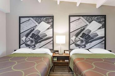 هتل Super 8 By Wyndham Melbourne