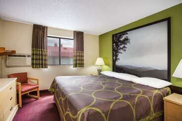 هتل Super 8 By Wyndham Salem Va