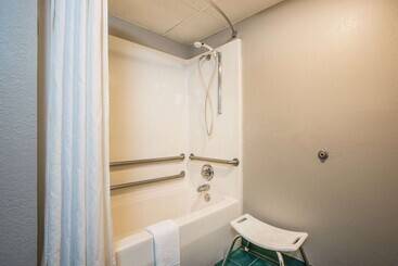 هتل Super 8 By Wyndham Sevierville Riverside