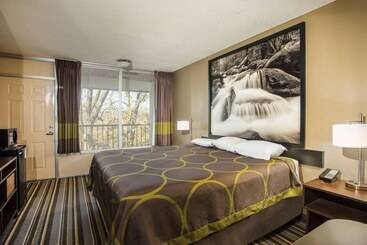 酒店 Super 8 By Wyndham Sevierville Riverside