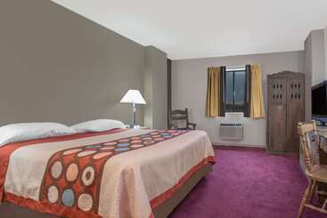 هتل Super 8 By Wyndham Taos