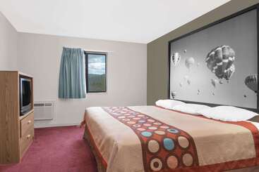 هتل Super 8 By Wyndham Taos