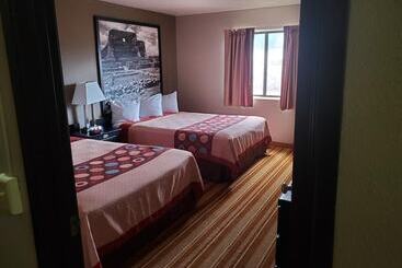 هتل Super 8 By Wyndham Taos