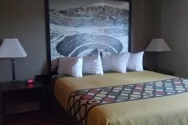 هتل Super 8 By Wyndham Taos
