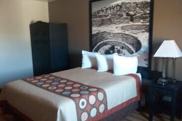 هتل Super 8 By Wyndham Taos