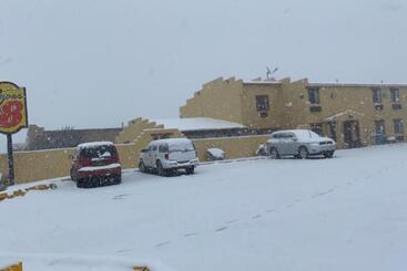 هتل Super 8 By Wyndham Taos