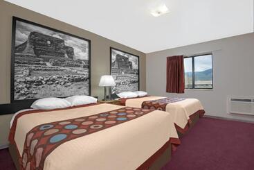 هتل Super 8 By Wyndham Taos