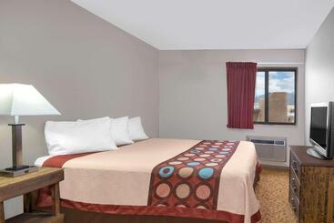هتل Super 8 By Wyndham Taos
