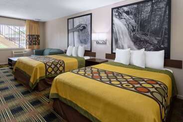 هتل Super 8 By Wyndham Williamsburg/historic Area