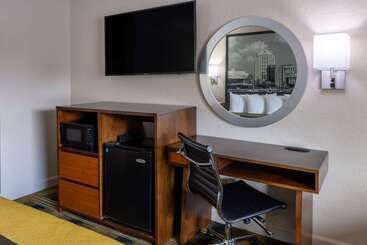 هتل Super 8 By Wyndham Williamsburg/historic Area